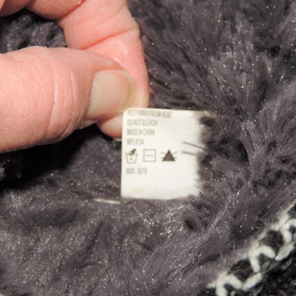 Mukluks Amira Cozy gray Fair Isle slippers - Picture 7 of 8